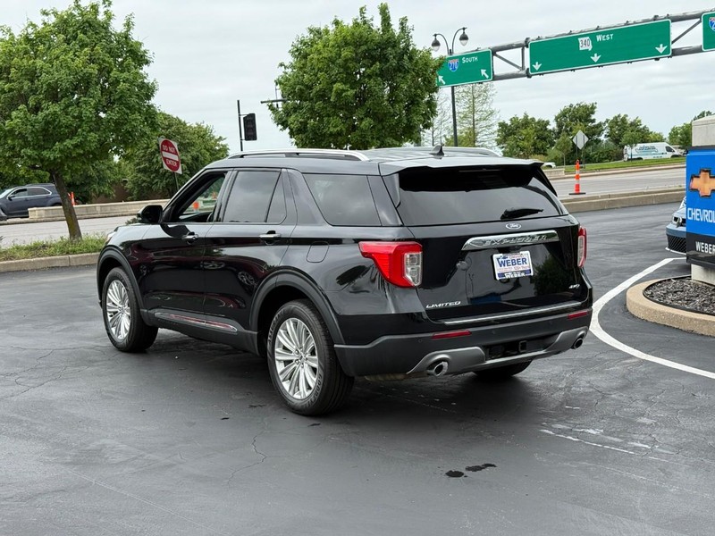 Ford Explorer Vehicle Full-screen Gallery Image 3