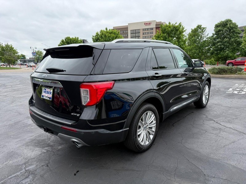 Ford Explorer Vehicle Full-screen Gallery Image 7