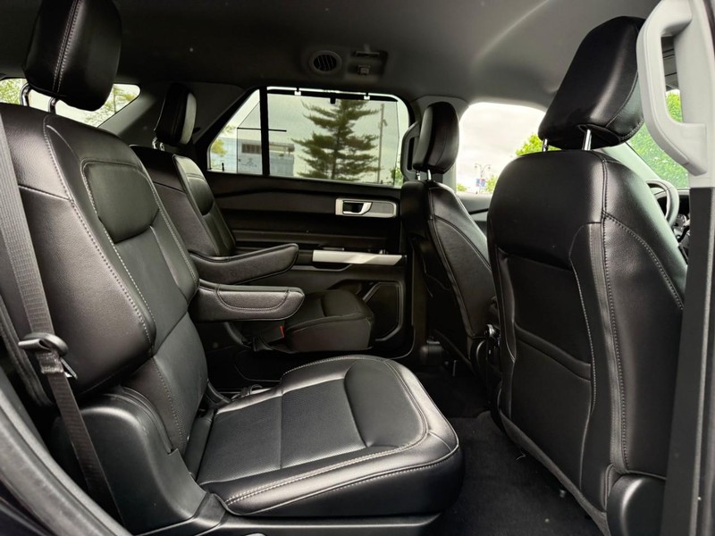 Ford Explorer Vehicle Full-screen Gallery Image 10