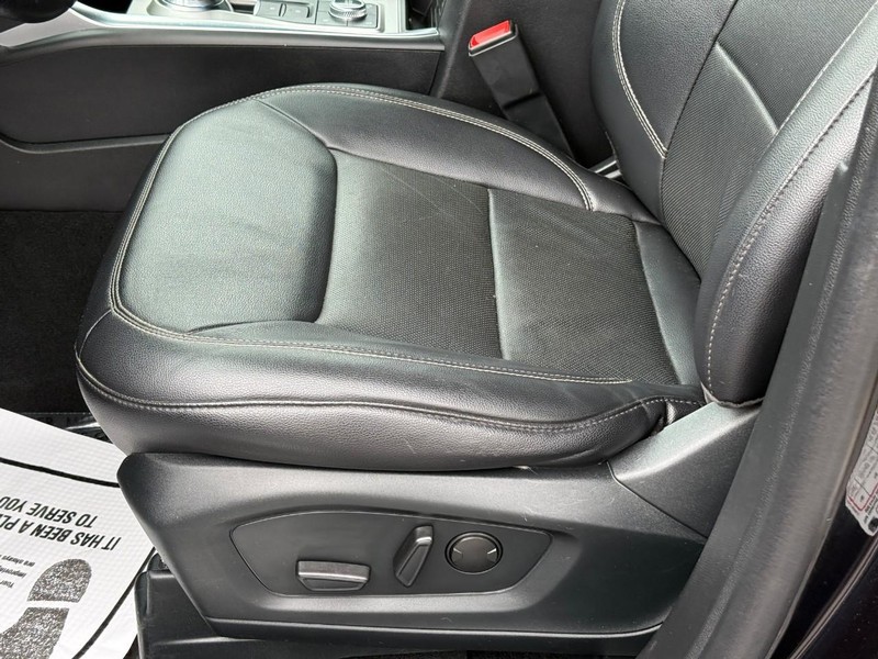 Ford Explorer Vehicle Full-screen Gallery Image 17