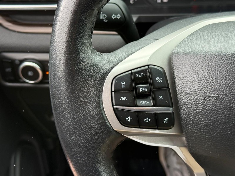 Ford Explorer Vehicle Full-screen Gallery Image 19