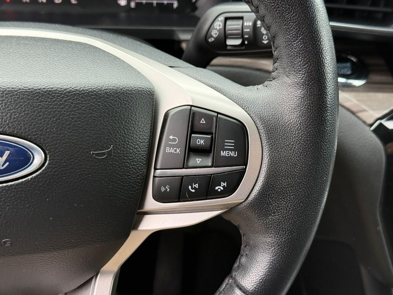 Ford Explorer Vehicle Full-screen Gallery Image 20