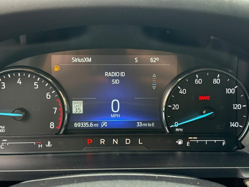 Ford Explorer Vehicle Full-screen Gallery Image 21