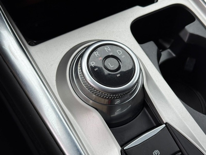 Ford Explorer Vehicle Full-screen Gallery Image 22