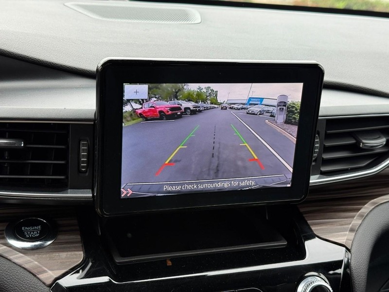 Ford Explorer Vehicle Full-screen Gallery Image 24