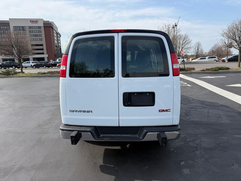 GMC Savana Cargo Van Vehicle Full-screen Gallery Image 6