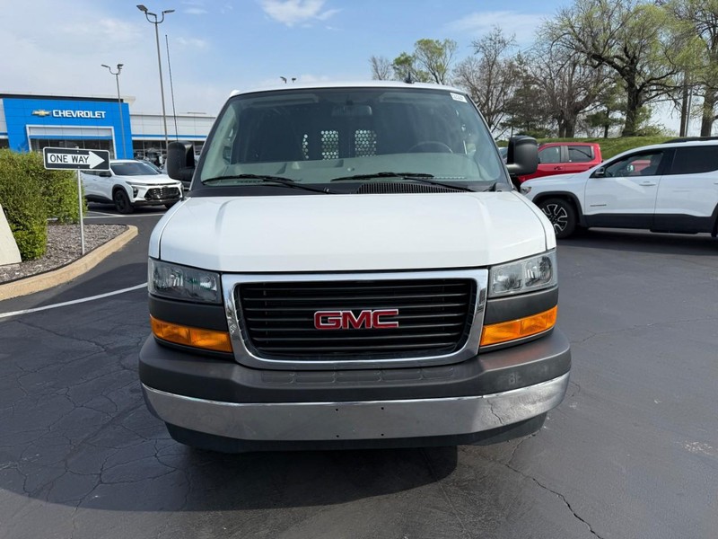 GMC Savana Cargo Van Vehicle Full-screen Gallery Image 11