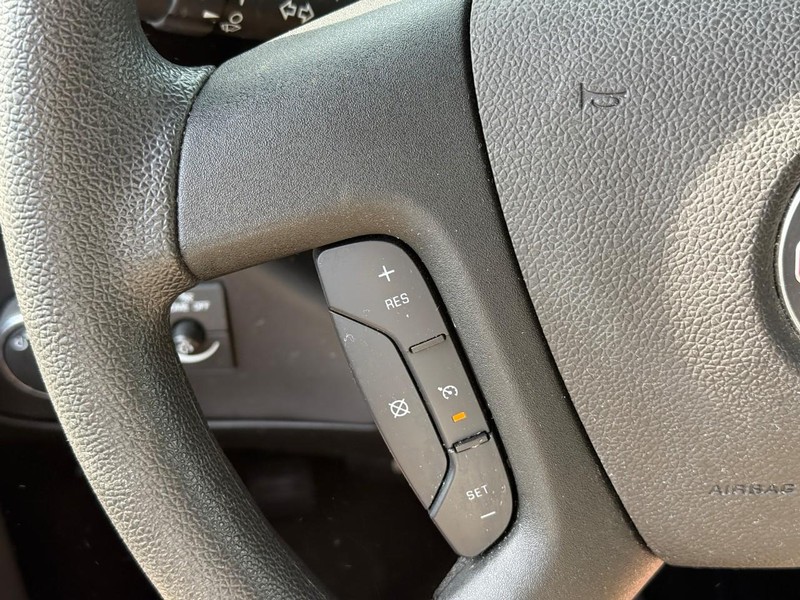 GMC Savana Cargo Van Vehicle Full-screen Gallery Image 14