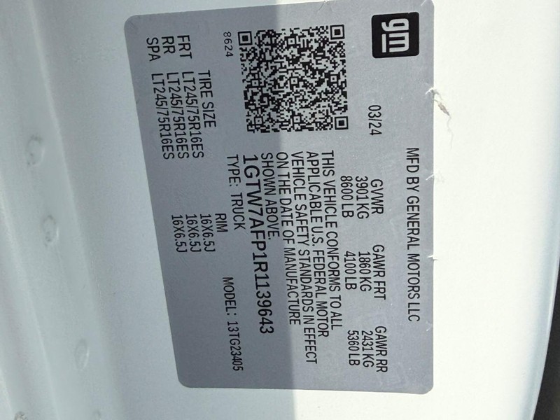 GMC Savana Cargo Van Vehicle Full-screen Gallery Image 19