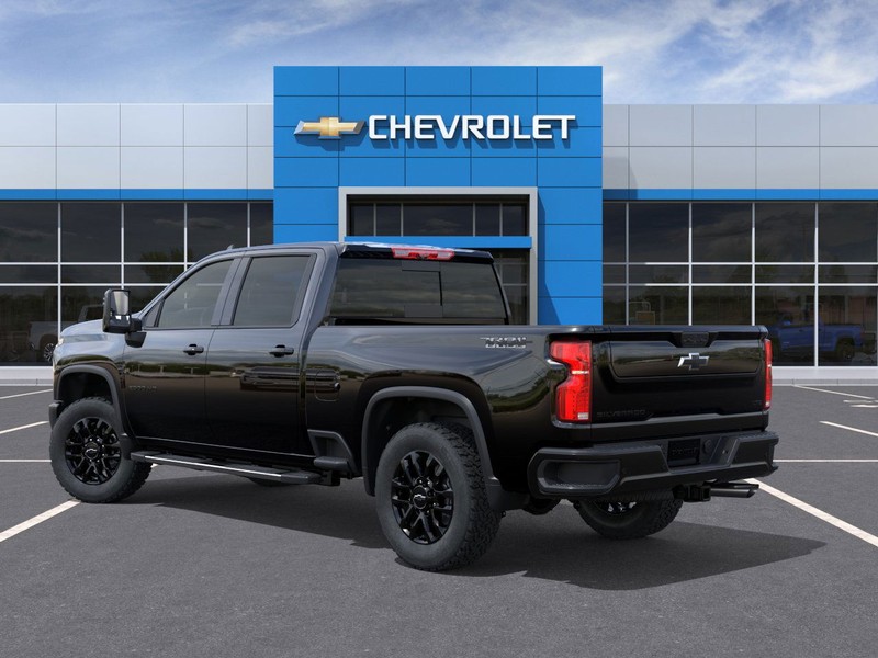 Chevrolet Silverado 2500HD Vehicle Full-screen Gallery Image 3