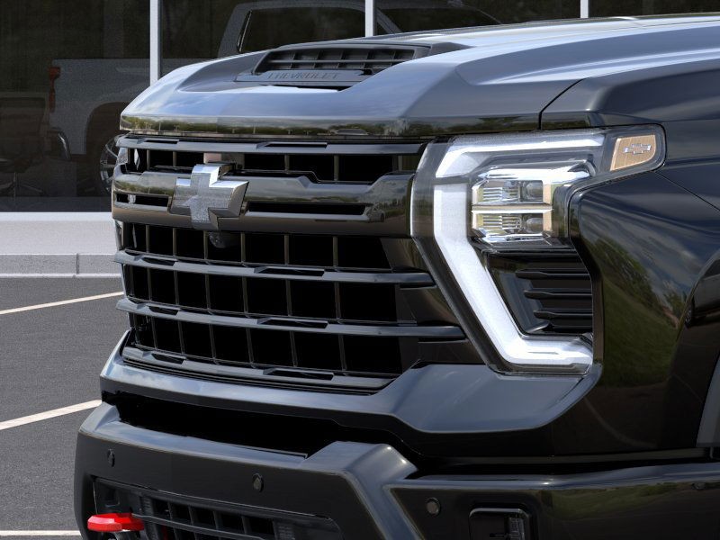 Chevrolet Silverado 2500HD Vehicle Full-screen Gallery Image 13