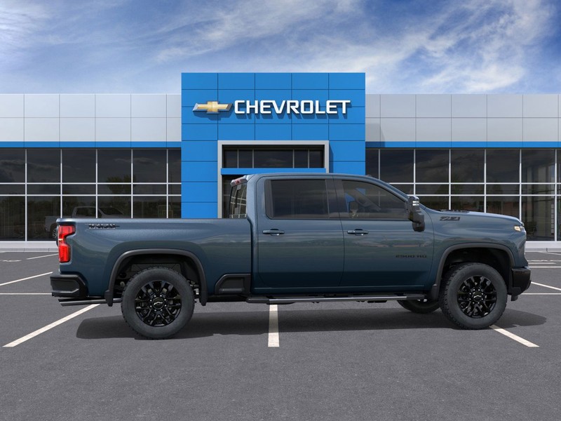 Chevrolet Silverado 2500HD Vehicle Full-screen Gallery Image 5