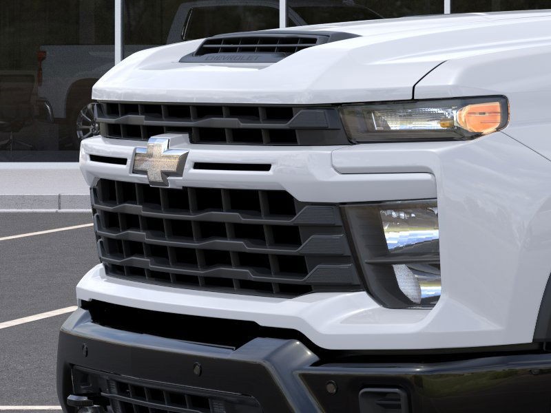 Chevrolet Silverado 2500HD Vehicle Full-screen Gallery Image 13