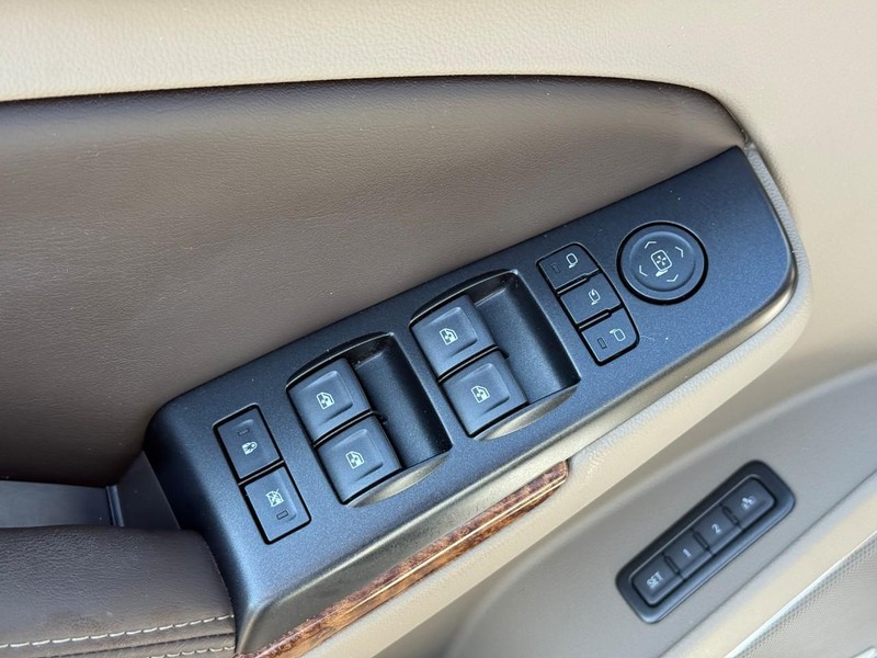 Chevrolet Tahoe Vehicle Full-screen Gallery Image 17