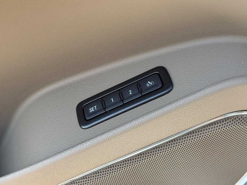 Chevrolet Tahoe Vehicle Full-screen Gallery Image 18