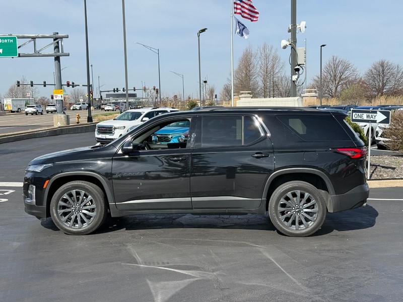Chevrolet Traverse Vehicle Full-screen Gallery Image 2