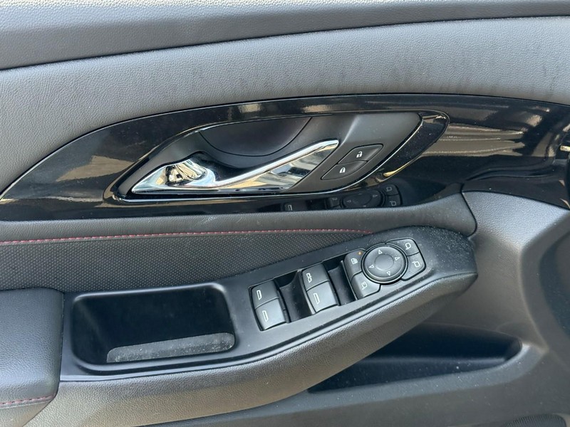 Chevrolet Traverse Vehicle Full-screen Gallery Image 16