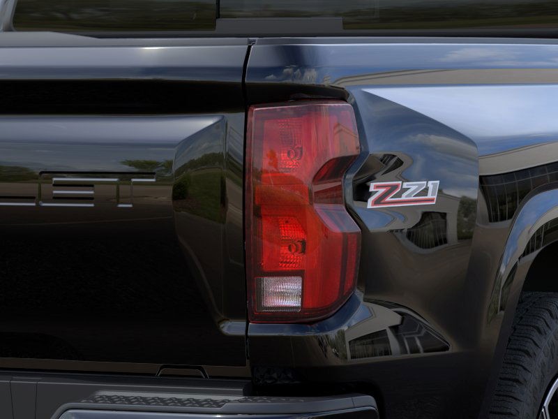 Chevrolet Colorado Vehicle Full-screen Gallery Image 11