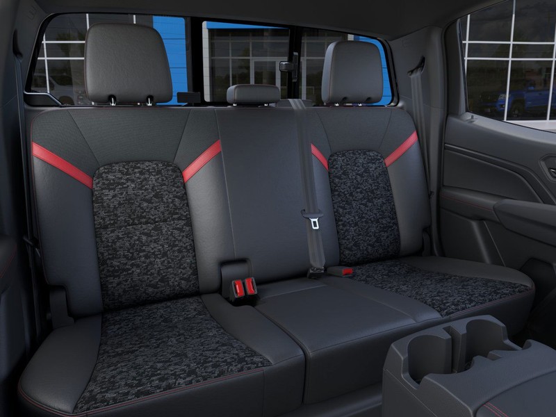 Chevrolet Colorado Vehicle Full-screen Gallery Image 17