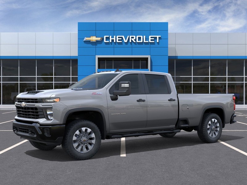 Chevrolet Silverado 2500HD Vehicle Full-screen Gallery Image 2