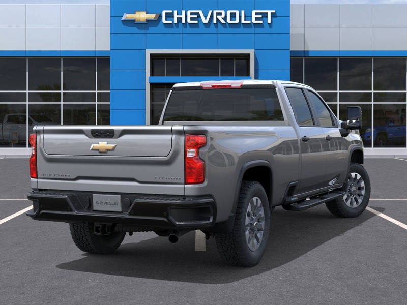 Chevrolet Silverado 2500HD Vehicle Full-screen Gallery Image 4