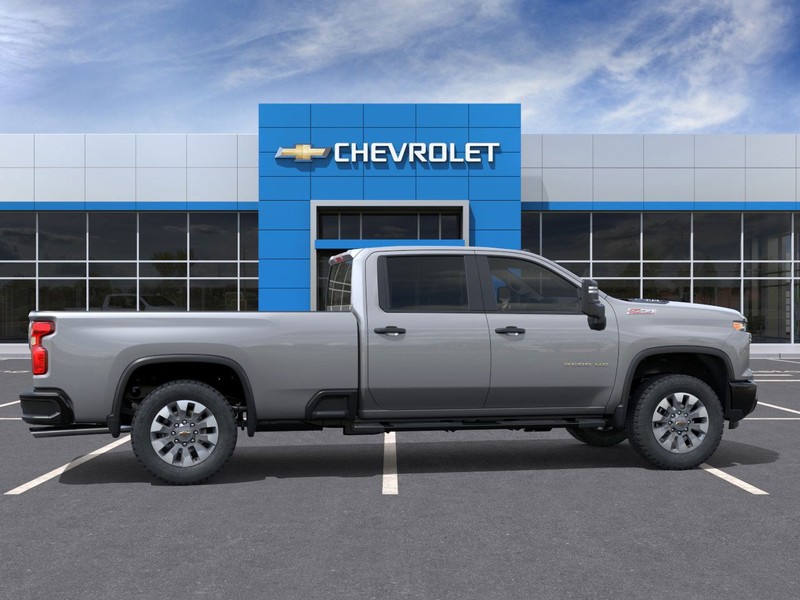 Chevrolet Silverado 2500HD Vehicle Full-screen Gallery Image 5