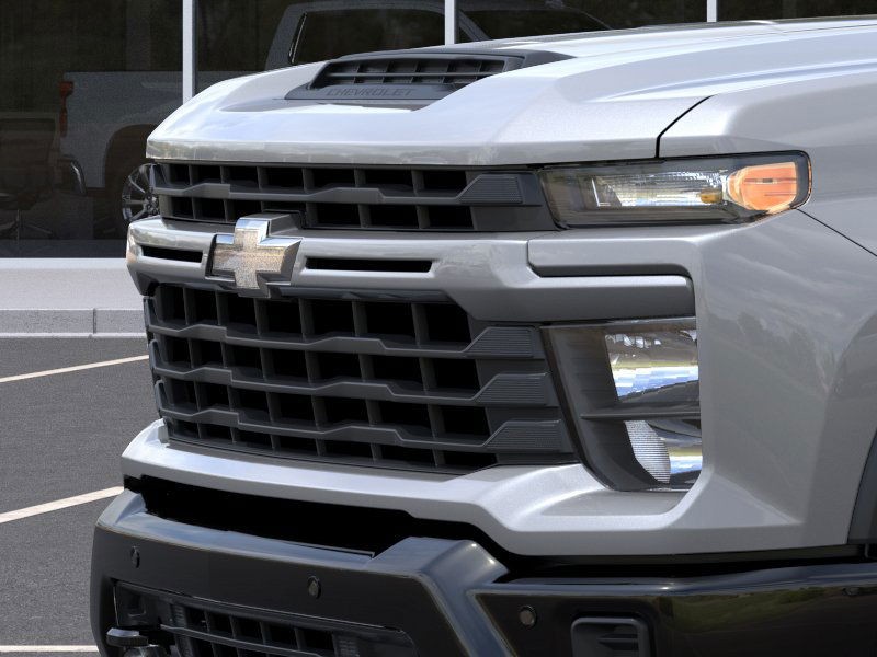 Chevrolet Silverado 2500HD Vehicle Full-screen Gallery Image 13