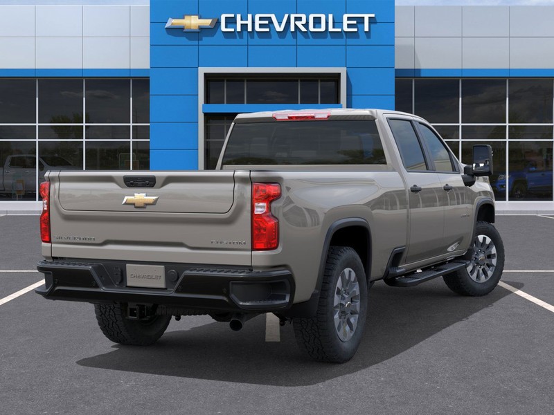 Chevrolet Silverado 2500HD Vehicle Full-screen Gallery Image 4
