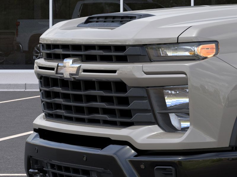Chevrolet Silverado 2500HD Vehicle Full-screen Gallery Image 13
