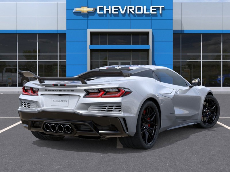 Chevrolet Corvette Vehicle Full-screen Gallery Image 4