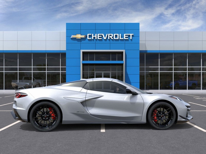 Chevrolet Corvette Vehicle Full-screen Gallery Image 5