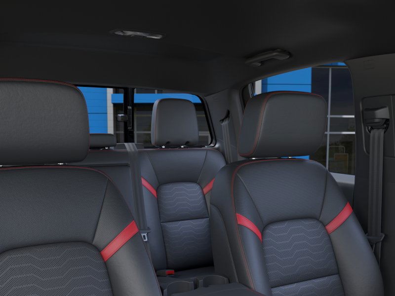 Chevrolet Colorado Vehicle Full-screen Gallery Image 24