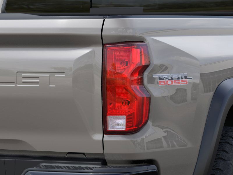 Chevrolet Colorado Vehicle Full-screen Gallery Image 11