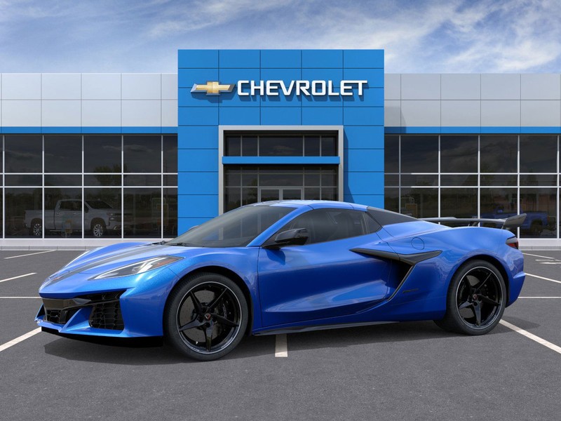 Chevrolet Corvette Vehicle Full-screen Gallery Image 2
