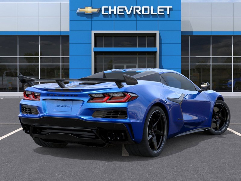 Chevrolet Corvette Vehicle Full-screen Gallery Image 4