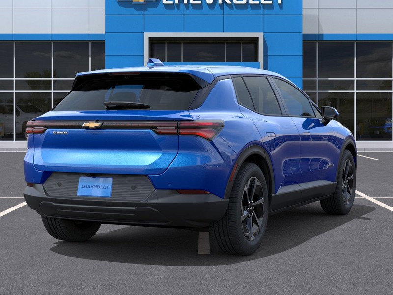 Chevrolet Equinox EV Vehicle Full-screen Gallery Image 4