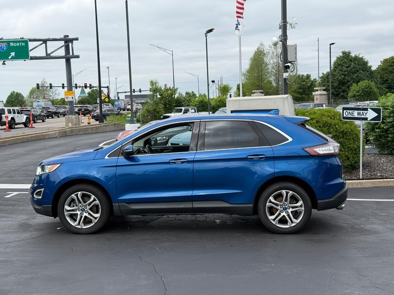 Ford Edge Vehicle Full-screen Gallery Image 2
