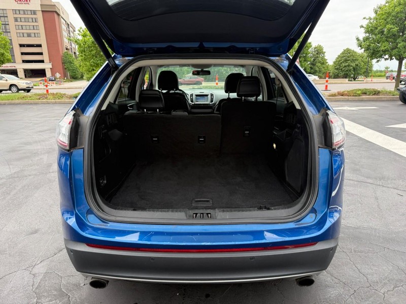 Ford Edge Vehicle Full-screen Gallery Image 6