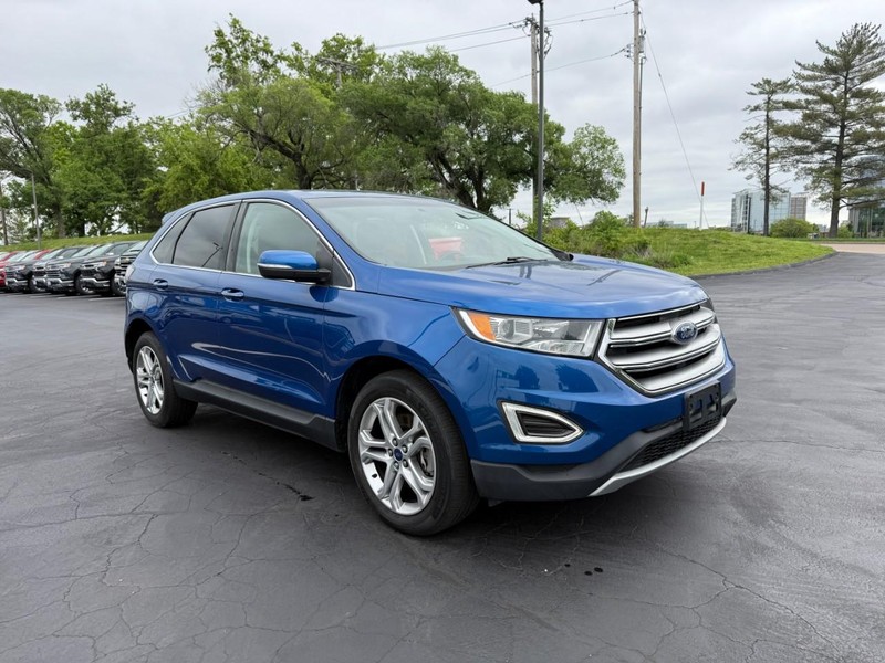 Ford Edge Vehicle Full-screen Gallery Image 9