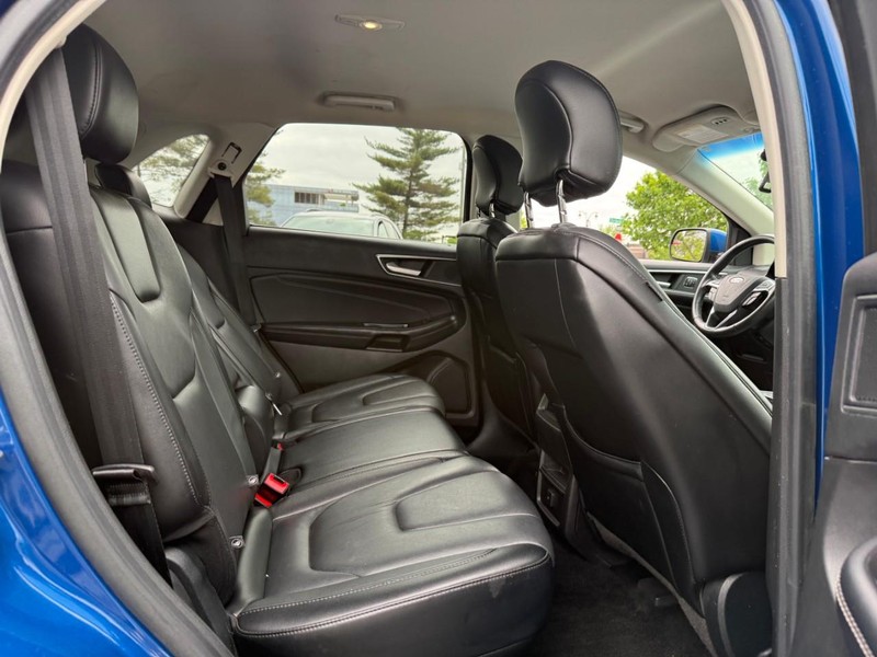 Ford Edge Vehicle Full-screen Gallery Image 10
