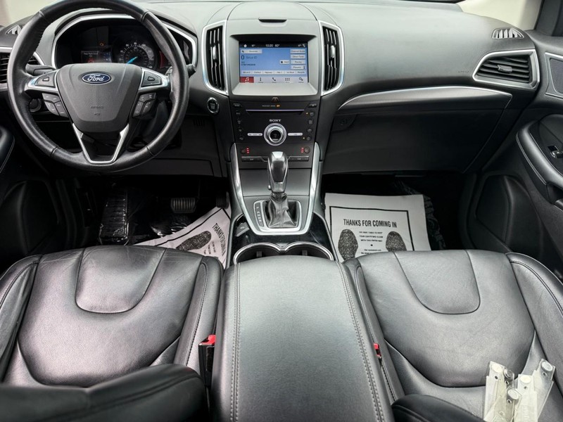 Ford Edge Vehicle Full-screen Gallery Image 11
