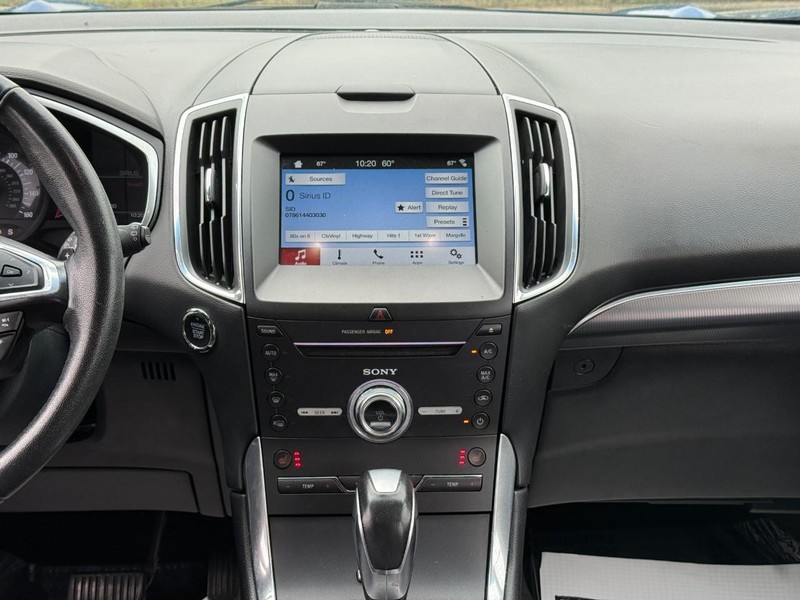 Ford Edge Vehicle Full-screen Gallery Image 13