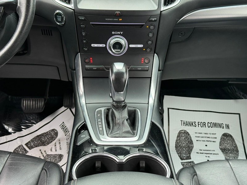 Ford Edge Vehicle Full-screen Gallery Image 14