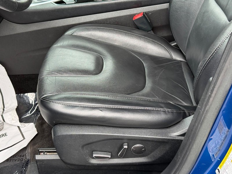 Ford Edge Vehicle Full-screen Gallery Image 17