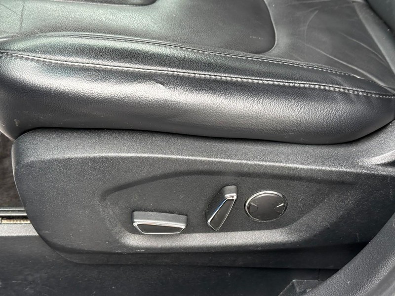 Ford Edge Vehicle Full-screen Gallery Image 18