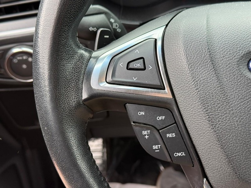 Ford Edge Vehicle Full-screen Gallery Image 19