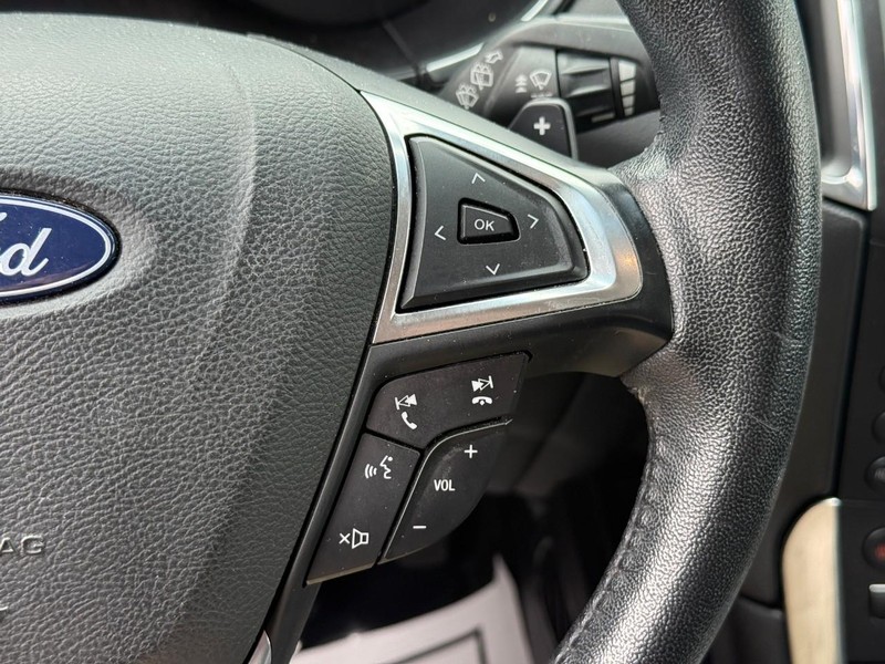 Ford Edge Vehicle Full-screen Gallery Image 20
