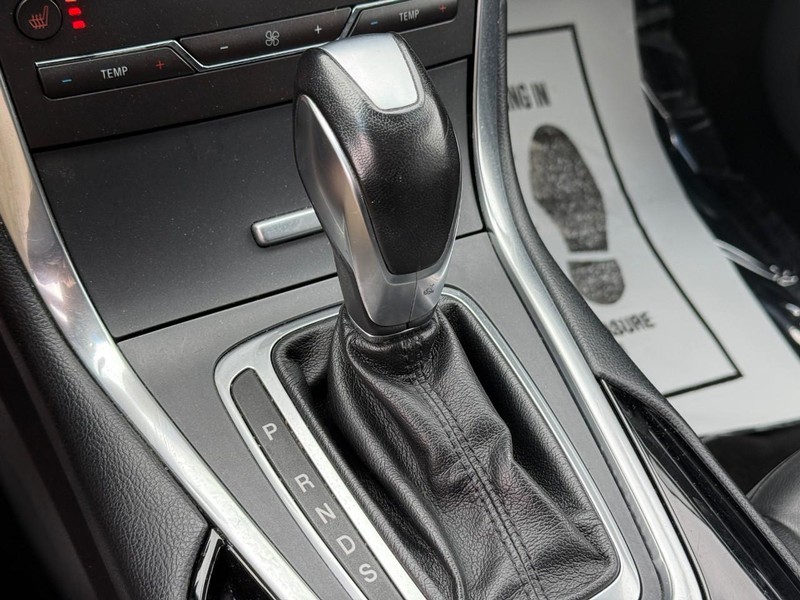 Ford Edge Vehicle Full-screen Gallery Image 22