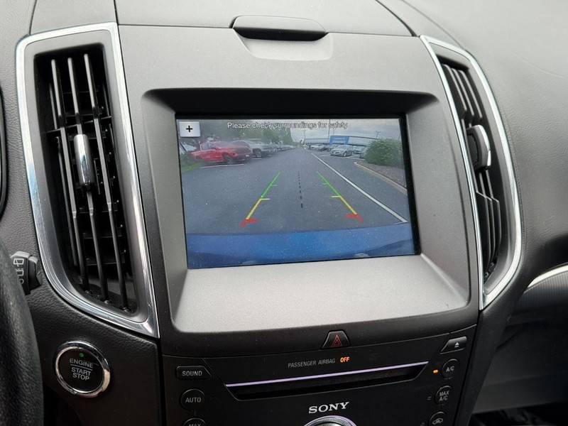 Ford Edge Vehicle Full-screen Gallery Image 23