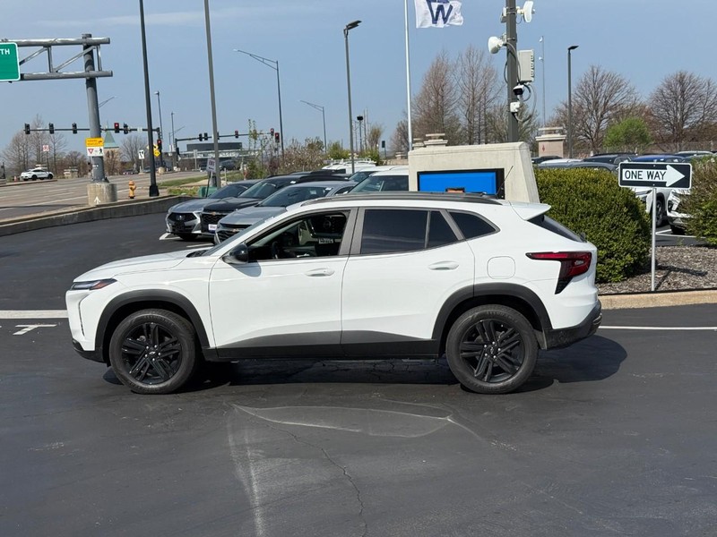 Chevrolet Trax Vehicle Full-screen Gallery Image 2